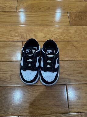 Nike Kids Pandas Low-Top Sneakers